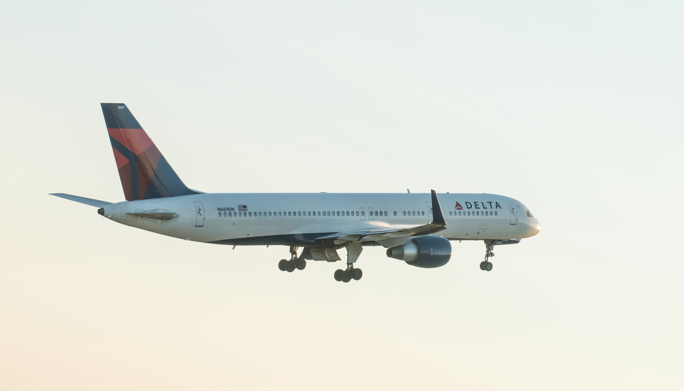 Aircraft Exteriors: 757-200